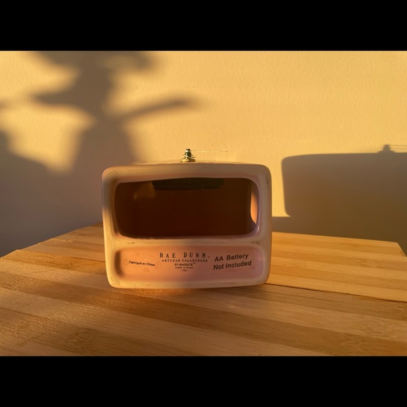 Rae Dunn “kisses” house clock - Picture 2 of 2